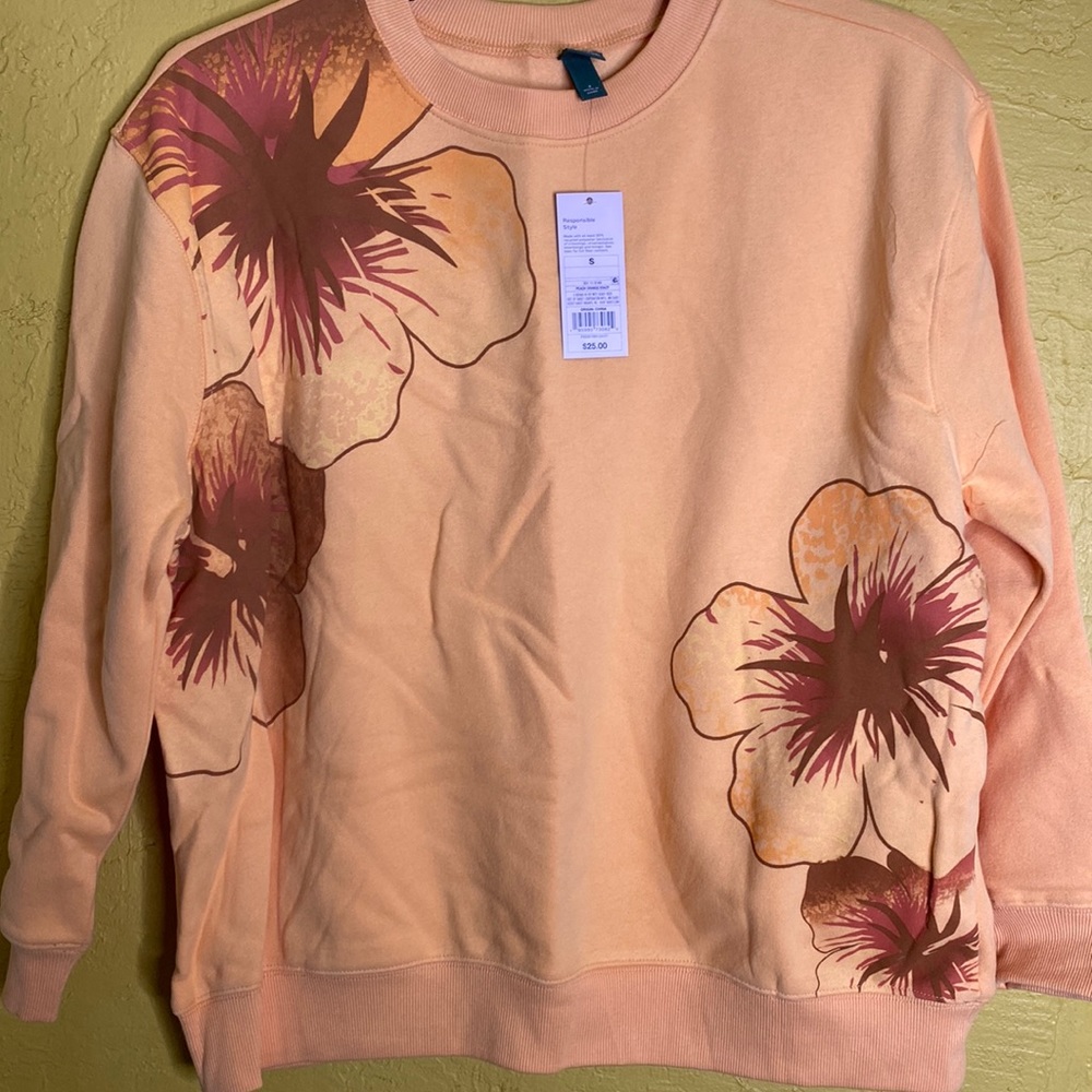 Sweater peach color with flowers design